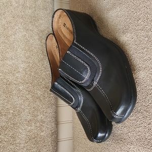 EUC Naturalizer wedges shoes size 6 1/2 women's black leather